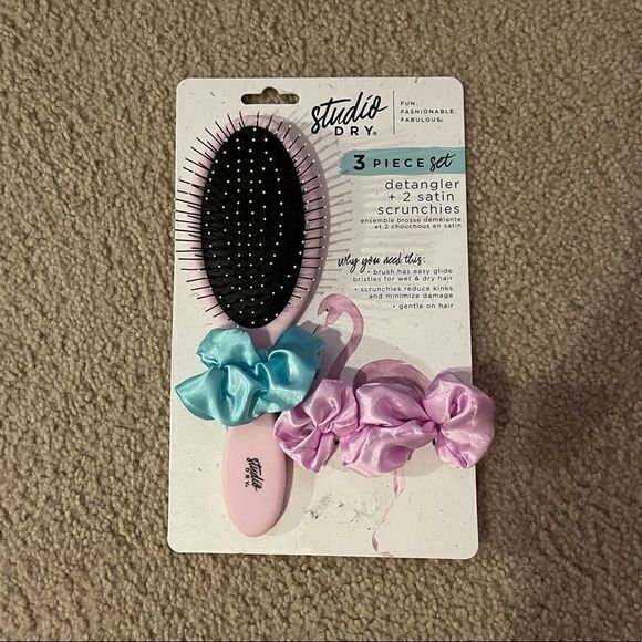 NWT Studio Dry 3 Piece Brush &‎ Scrunchie Set - Picture 1 of 1